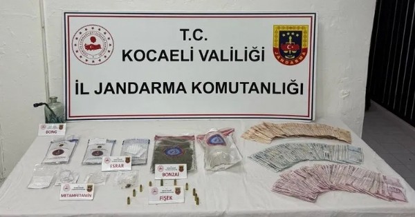 Zehir tacirine darbe: Evden kilolarca uyuşturucu çıktı
