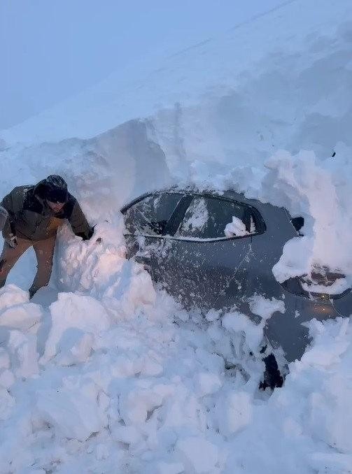 Kara gömüldü! 8 saatlik çalışmayla 3 gün sonra kurtarıldı
