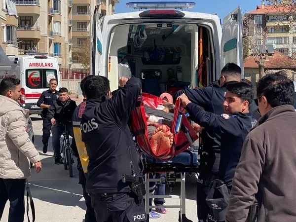 Konya’da dehşet! Çocuklarının gözü önünde eşini bıçaklayıp, intihar girişiminde bulundu