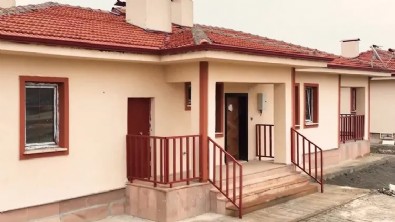 Köy evlerini gören hayran kalıyor! Bakan Kurum o görüntüleri paylaştı