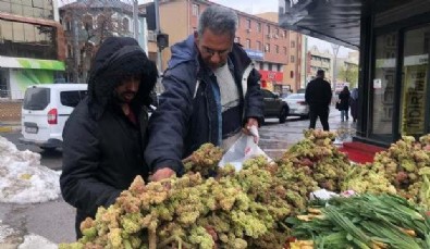 Doğada kendiliğinden yetişiyor! Deste fiyatı 300 TL'yi buldu