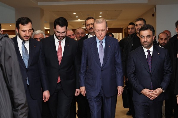 Cumhurbaşkanı Erdoğan Bağcılar Belediyesi’ni ziyaret etti
