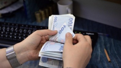 Ev kadınlarına emeklilik hakkı yolda: Primlerin 3'te birini devlet ödeyecek