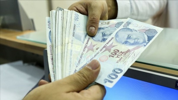 Ev kadınlarına emeklilik hakkı yolda: Primlerin 3'te birini devlet ödeyecek