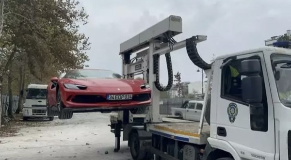 Dilan ve Engin Polat'ın lüks araçları bugün satılıyor