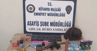 Kütahya'da fuhuş operasyonu: 6 gözaltı, 13 kadın kurtarıldı!