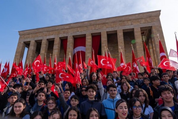 Bakan Tekin ve öğrenciler Anıtkabir'de! Renkli görüntüler