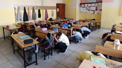 Ailelere deprem uyarısı! Travma çocukların bedenine yansıyor
