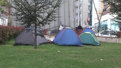 Binlerce İstanbullu Millet Bahçeleri’nde: Yeni günü çadırlarda karşıladılar! Korkunçtu hala sallanıyor