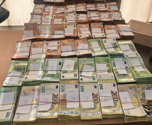 Edirne'de tıra gizlediği 524 bin 940 euro ile yakalandı