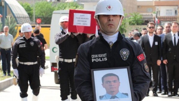 Cizre’de trafik kazasında şehit olan polis memuru son yolculuğuna uğurlandı