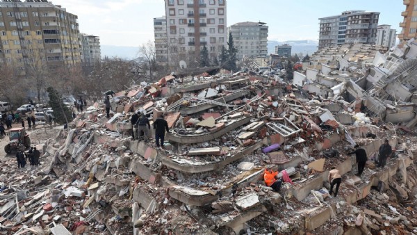 İSTANBUL DEPREMİ SONRASI UZMANLAR NE DEDİ? KİM HANGİ UYARILARI YAPTI? HANGİ UZMANI DİNLEMELİYİZ? ARTÇI SARSINTILAR DEVAM EDİCEK Mİ?