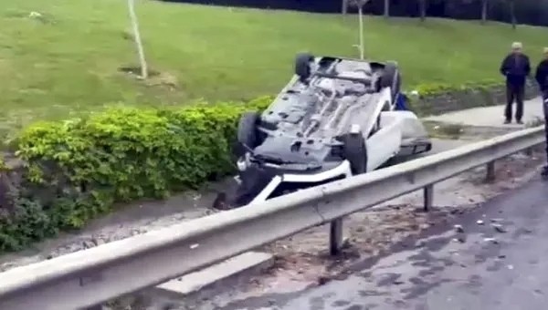 Servis minibüsünün karıştığı zincirleme kazada 5 kişi yaralandı