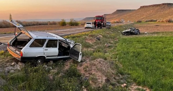 Nevşehir'de iki otomobil kafa kafaya çarpıştı: 2 ölü, 2 yaralı!