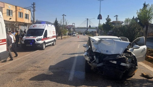Adıyaman'da otomobiller çarpıştı: 6 yaralı