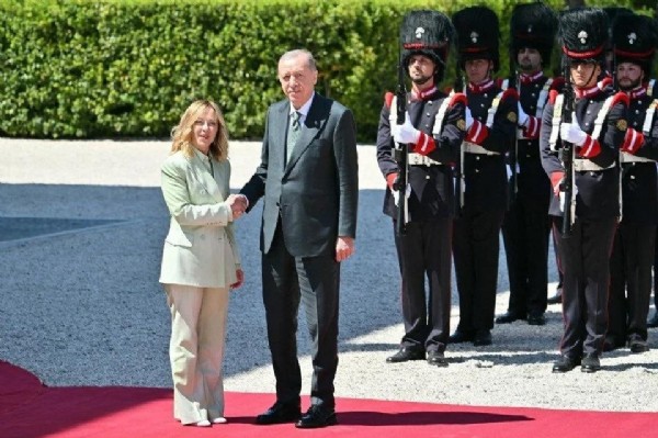 Cumhurbaşkanı Erdoğan Roma'da! Resmi törenle karşılandı