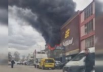 Ankara'da mobilyacılar sitesinde yangın
