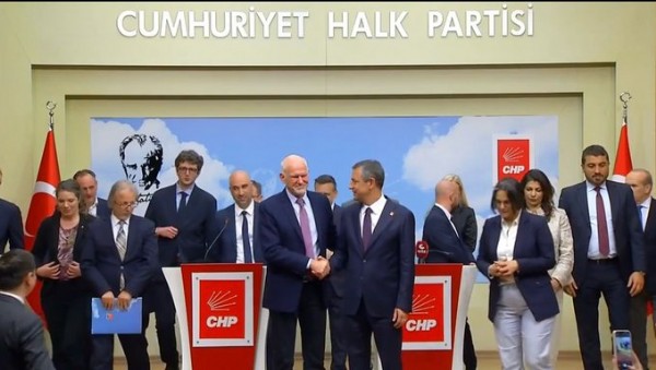 'Cumhuriyet Halüsinasyon Partisi'