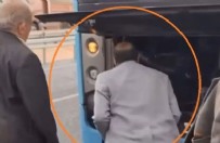 Diyarbakır'da alev alan otobüs motorunu üfleyerek söndürmeye çalışan yolcu