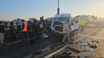 Tekirdağ'da servis minibüsleri çarpıştı: 18 yaralı