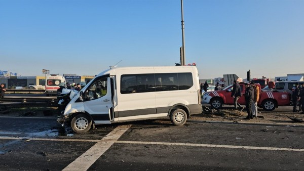 Tekirdağ'da servis minibüsleri çarpıştı: 18 yaralı
