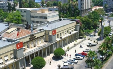 İhalelerinin şartnamelerini sızdır rüşveti kap! Reklam rüşvetleri Özgür Özel’in satranç arkadaşına