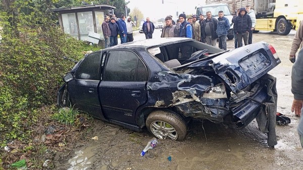 Zonguldak’ta ambulans ile otomobil çarpıştı: 6 yaralı