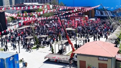 Özgür Özel'e Van'da büyük şok! Çevre illerden getirilenler de telafi edemedi
