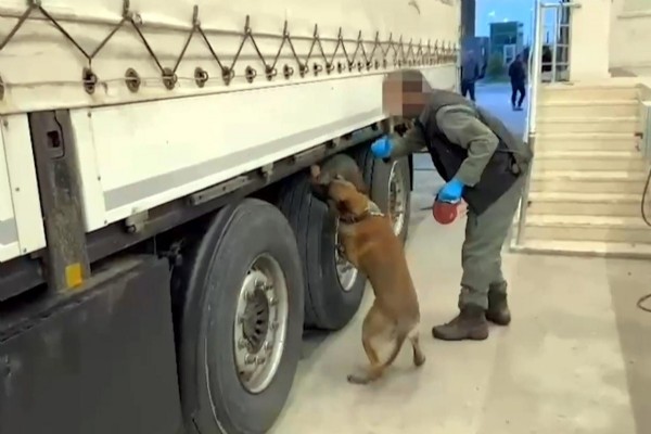 Edirne'de 2 tırda 128 kilo uyuşturucu ele geçirildi