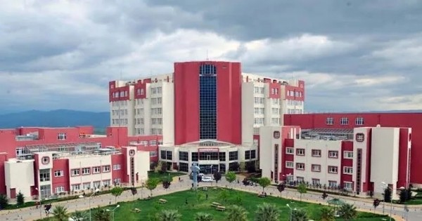 Hastanede 'bıçak parası' skandalı! Doktor ve sekreteri gözaltında! Evinden çıkanlar ekipleri şoke etti!