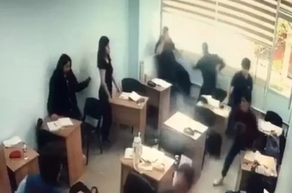 Gebze'de kurs merkezinde dehşet anları! Sınıfa girip sopa ve bıçakla ortalığı birbirine kattı!