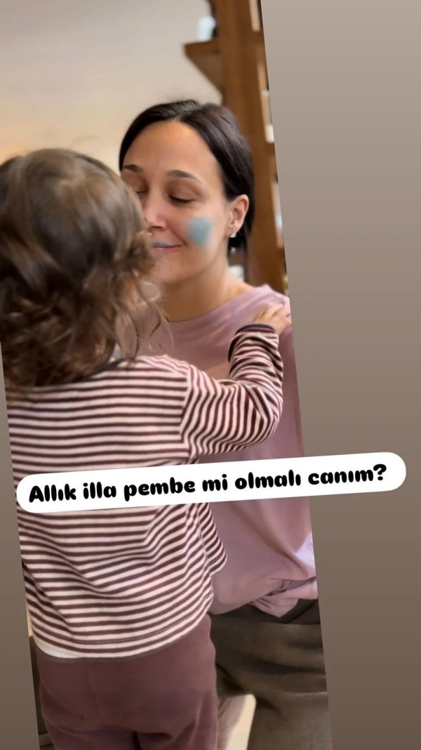 Gupse Özay'dan kızı Jan Asya ile yeni kare