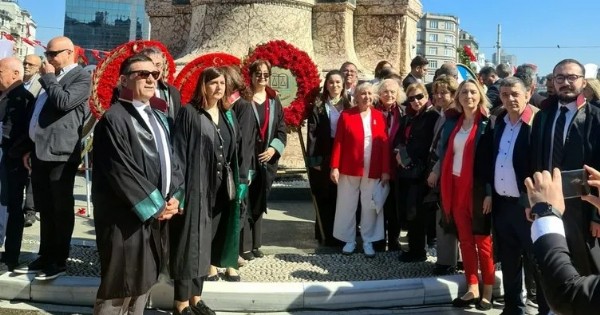 19 Mayıs Atatürk’ü anma Gençlik ve Spor Bayramı Taksim’deki törenle başladı