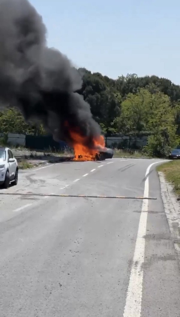 İstanbul’da 20 milyonluk Ferrari alev topuna döndü