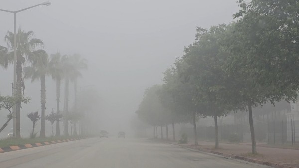 Adana'da yoğun sis!  Görüş mesafesi 50 metreye kadar düştü