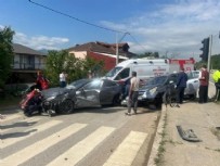 Sakarya'da feci kaza! İki araç çarpıştı: Yaralılar var...