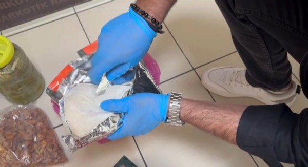 Batman'da çay paketleri içinde uyuşturucu taşıyan yolcu tutuklandı