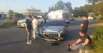 Manavgat'ta 2 otomobil çarpıştı: 3 yaralı