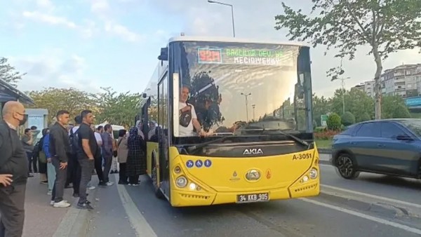 İstanbul'da özel halk otobüsleri kontak kapattı! İBB halkı yine yolda bıraktı! Vatandaş isyan etti...