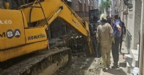 ATİLLA ÖZBİR - İSKİ'nin kanalizasyon çalışmasında yol çöktü! 1 işçi göçük altında kaldı