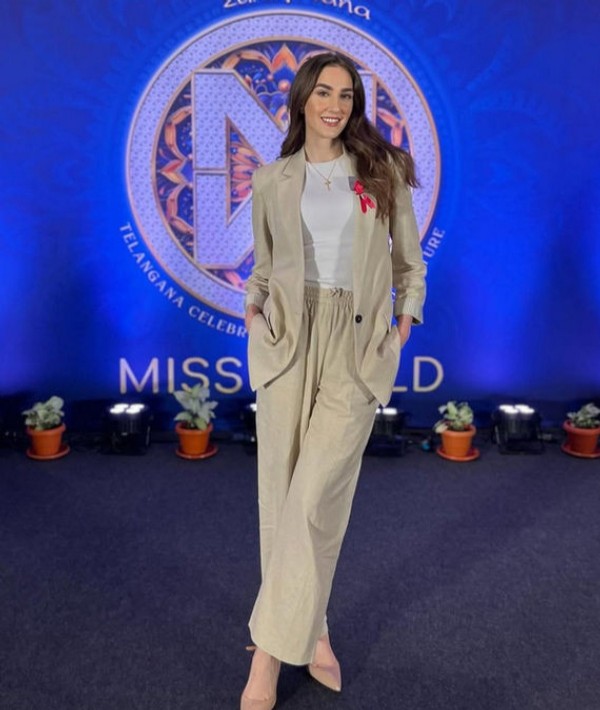 İdil Bilgen Miss World'de çeyrek finalde