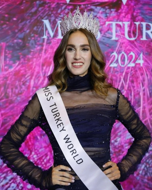 İdil Bilgen Miss World'de çeyrek finalde
