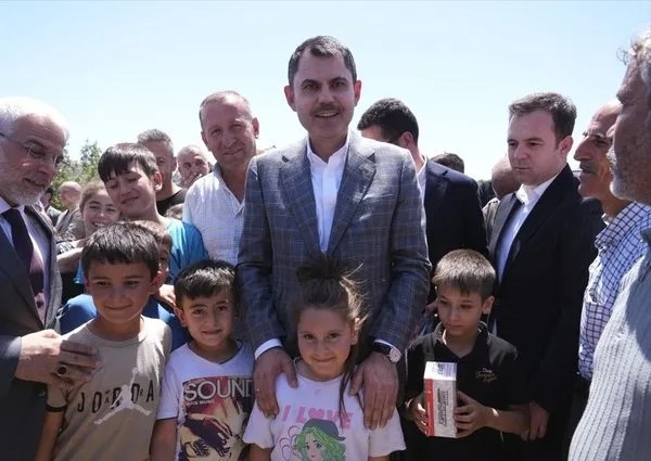 Bakan Kurum’a Zey Köyü’nden teşekkür! Depremzede vatandaş: Bize bebek gibi baktınız