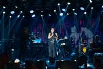 Hülya Avşar'dan sürpriz!