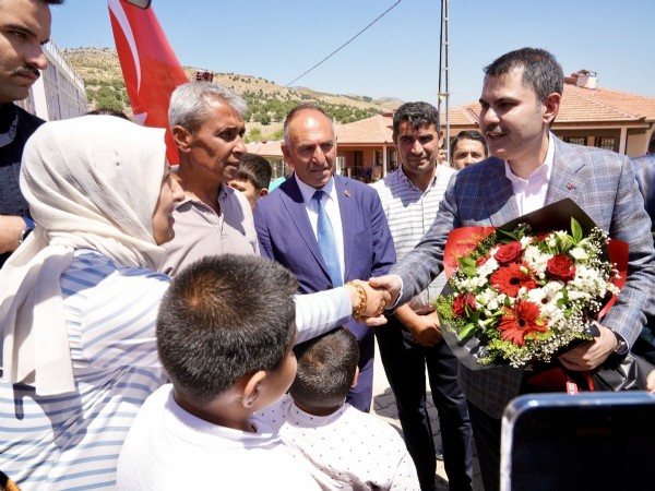 Murat Kurum, Adıyaman'da vatandaşlarla bir arada: Koskoca bir dağ delindi
