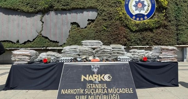 İstanbul polisinden sokak satıcılarına büyük darbe! 254 kişi tutuklandı