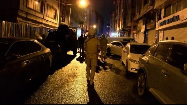 İstanbul'da eğlence mekanına el bombalı saldırı: 7 kişi yaralandı