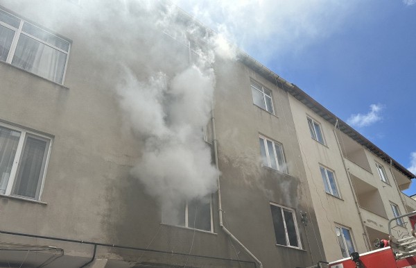 Tekirdağ'da konut yangını paniğe yol açtı
