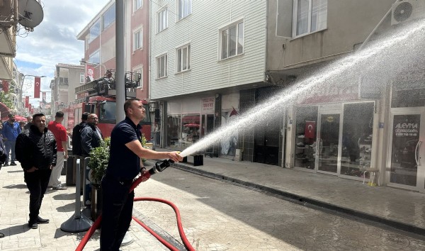 Tekirdağ'da konut yangını paniğe yol açtı