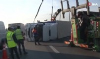 FEHMİ ÖZTÜRK - TEM'de tır devrildi! Trafik kilitlendi